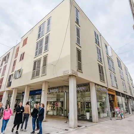 Neva With Private Bathroom 4*