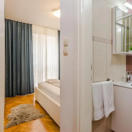 Neva With Private Bathroom Gostinjska kuća Zadar