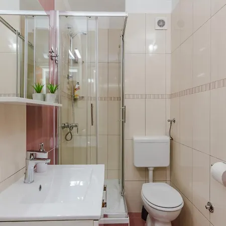 Guest house Neva With Private Bathroom Zadar