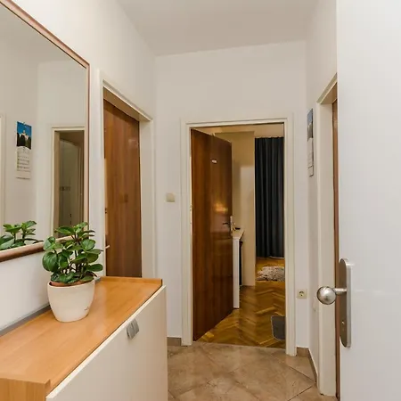 Neva With Private Bathroom Guest house *
