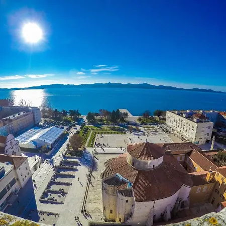 Neva With Private Bathroom Guest house