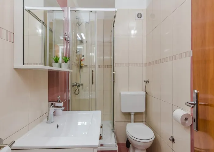 Guest house Neva With Private Bathroom Zadar