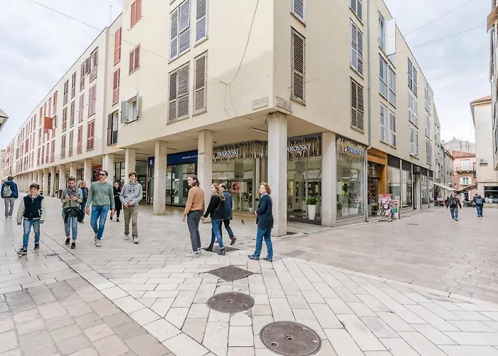 Guest house Neva With Private Bathroom Zadar