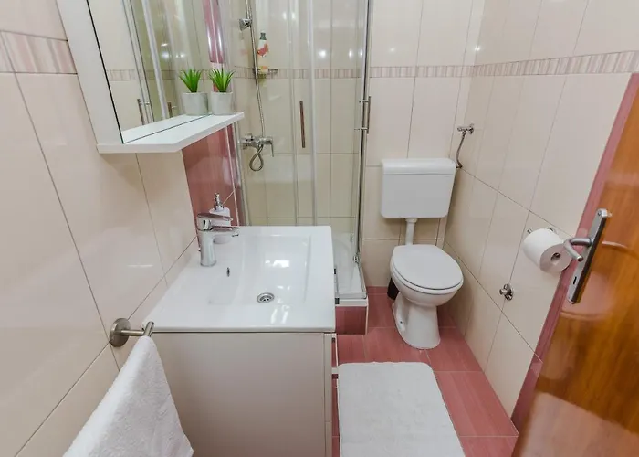 Guest house Neva With Private Bathroom Zadar